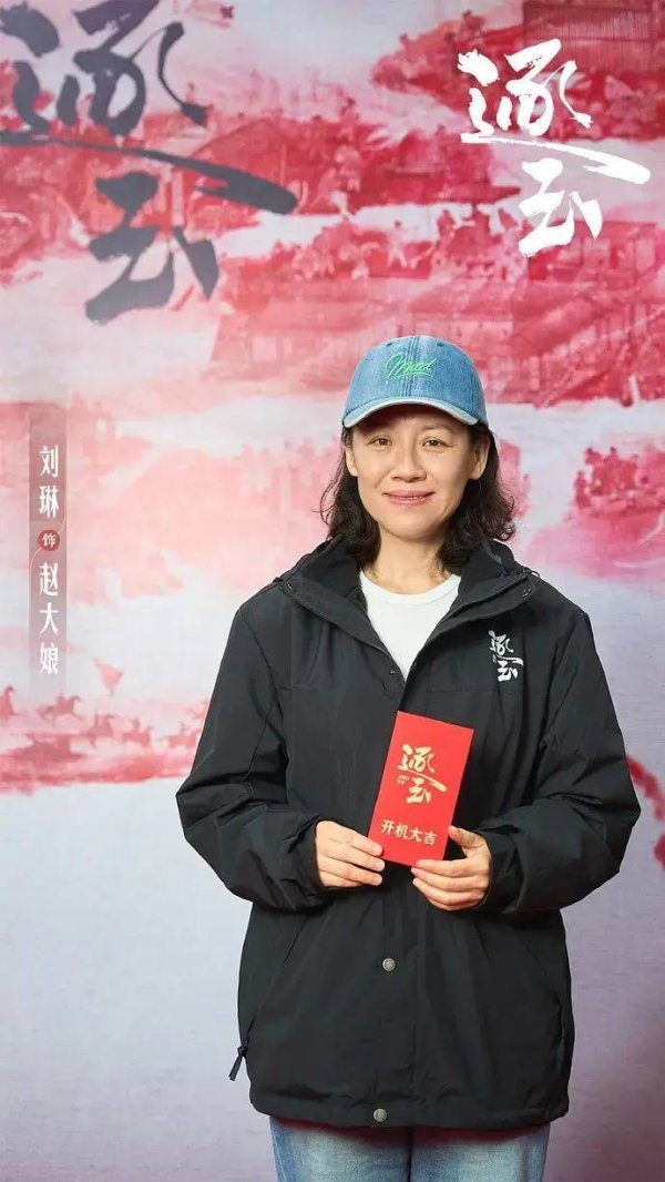 杠杆配资助手网 《逐玉》第九集，糖吻定情藏温柔，刀光破局权谋暗线铺开