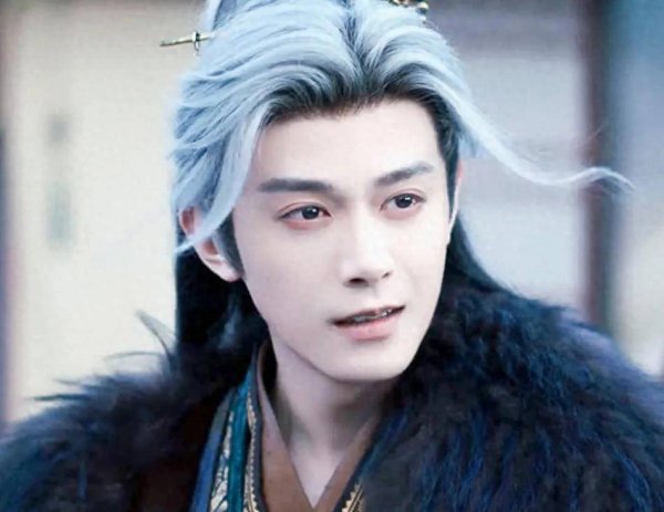 配资炒股股 不怕反派坏就怕反派帅，说的就是《逐玉》这仨男配角吧